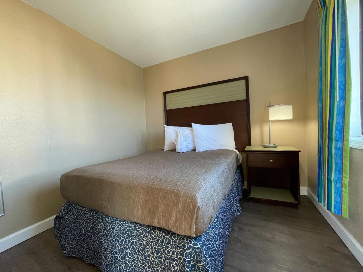 Polynesian Oceanfront Hotel Миртъл Бийч Екстериор снимка