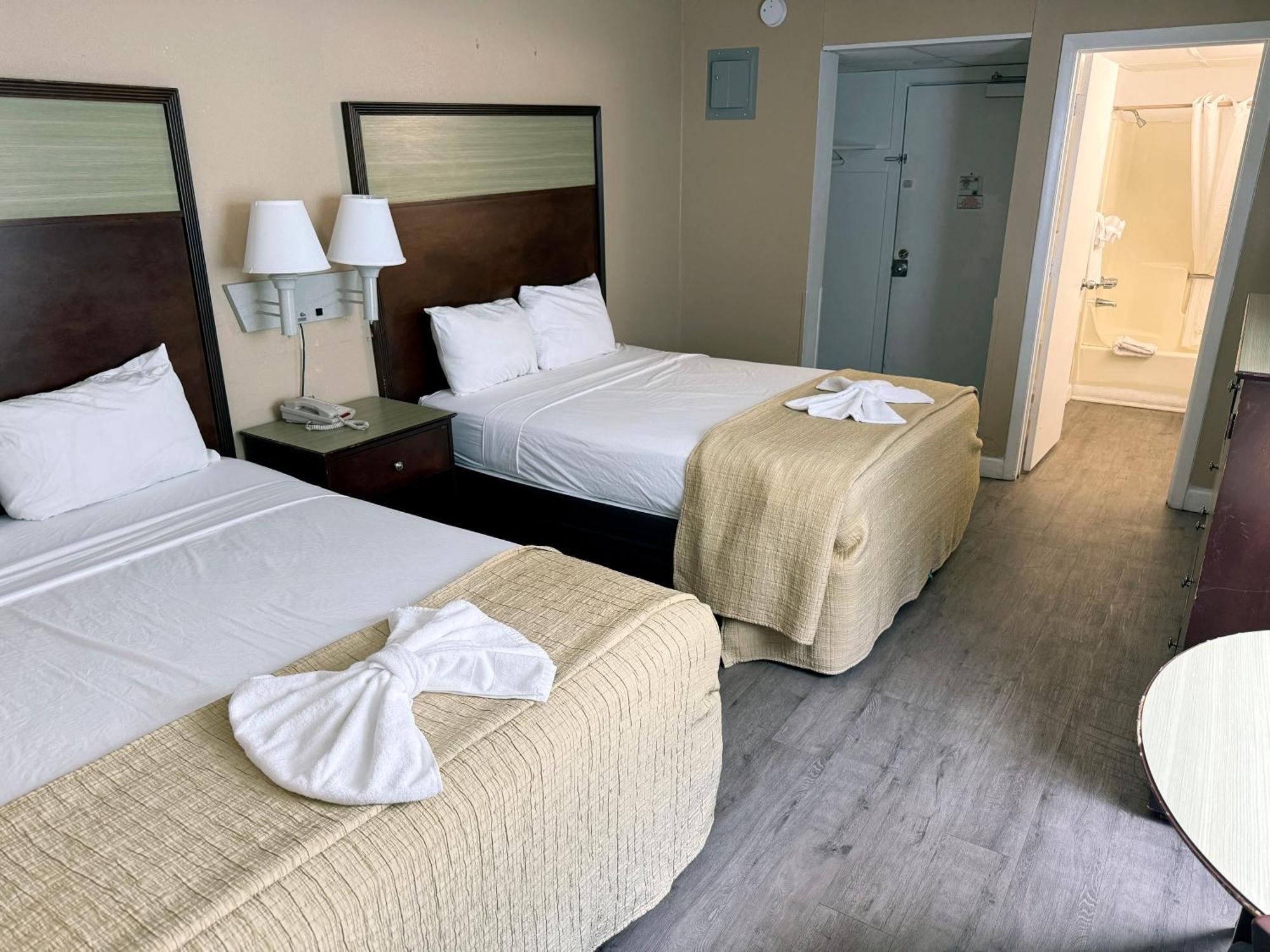 Polynesian Oceanfront Hotel Миртъл Бийч Екстериор снимка